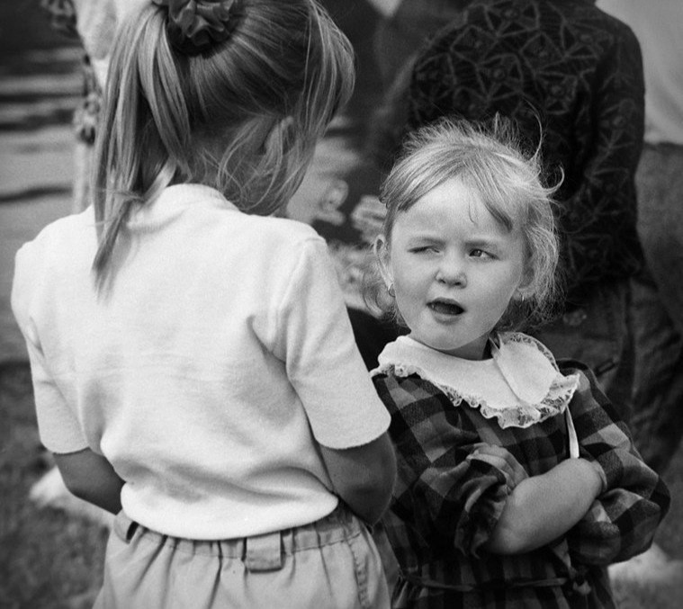 Черно Белые Фото Прикольных Девушек