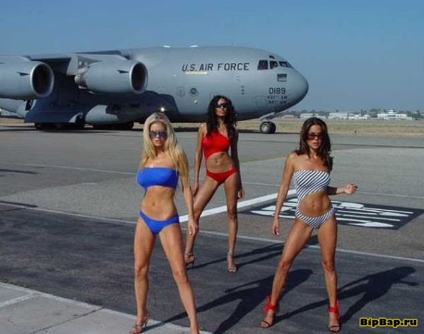 Красивые девушки и самолеты