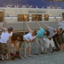 Тупые американцы встречают поезда