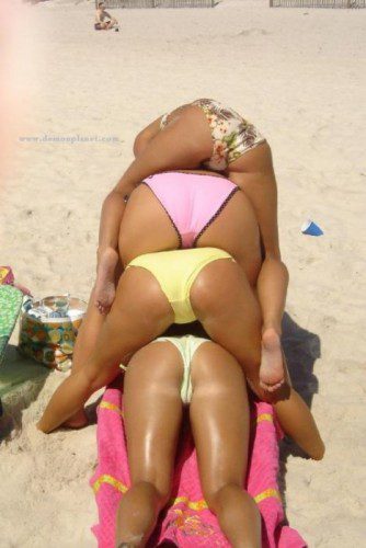 Красивые Девушки В Купальниках На Пляже (55 Фото)