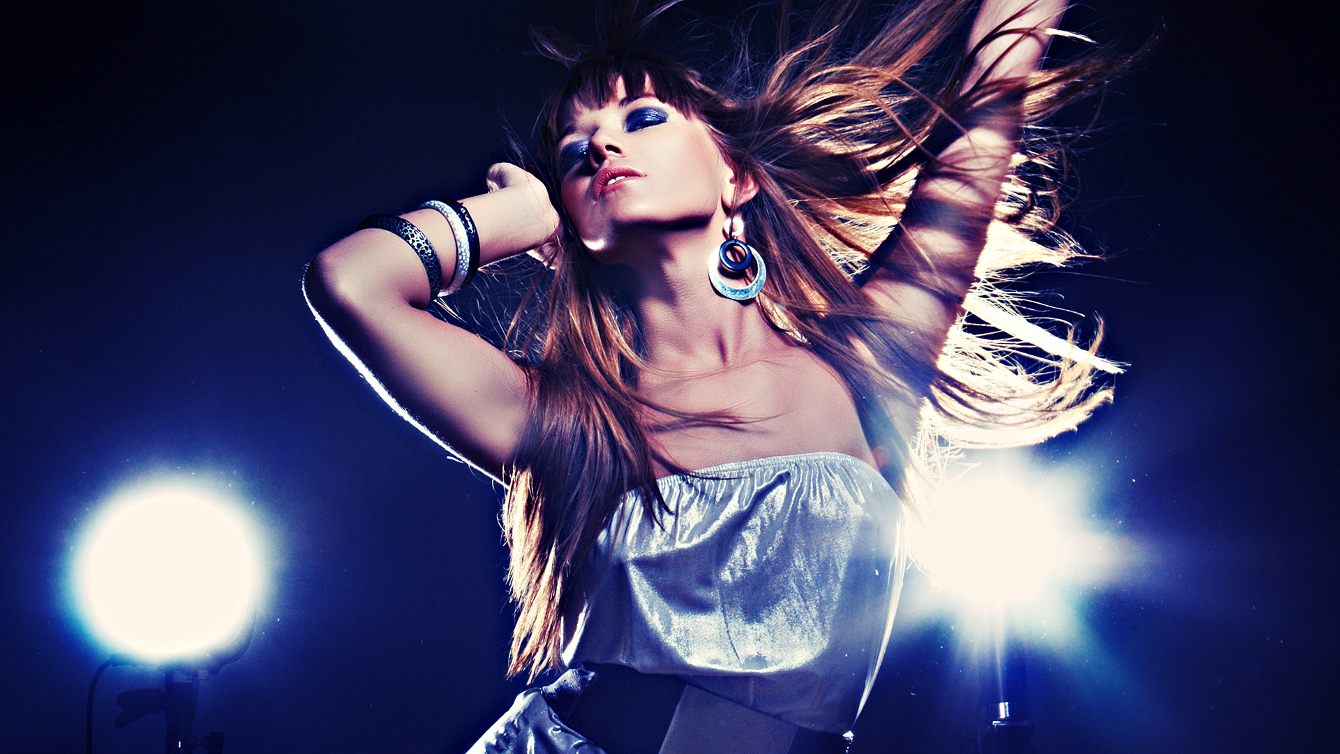 Картинка красивые девушки в клубе