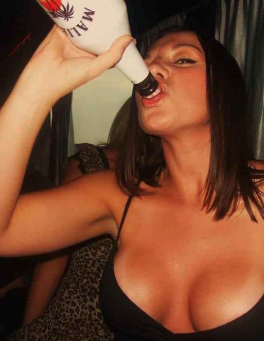Фотографии пьяных телок, пьяные девки показывают сиськи (36 фото)