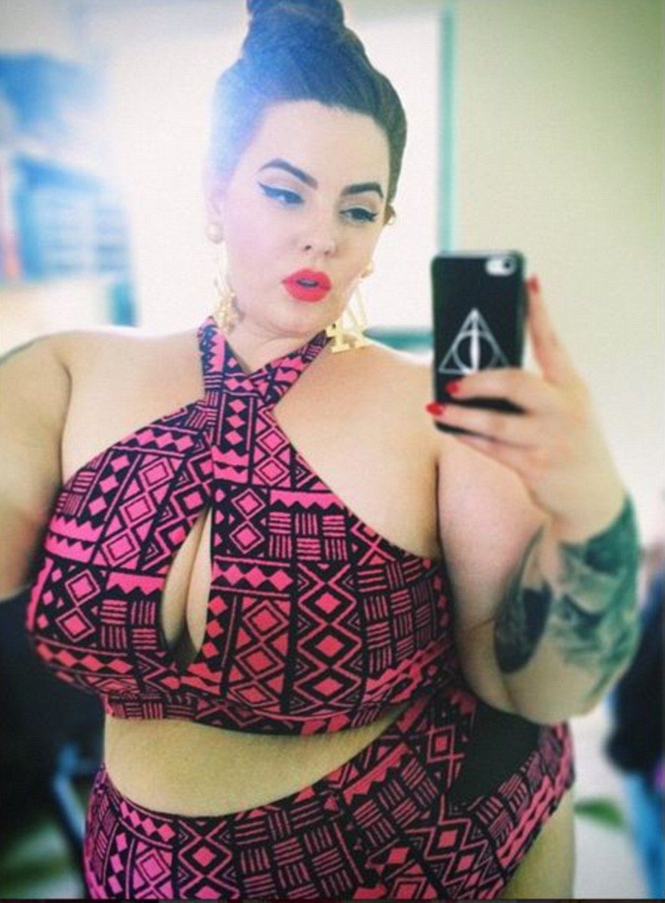 2636261900000578-2974505-tess_holliday_in_one_of_her_many_instagram_snaps-m-84_1425228762102