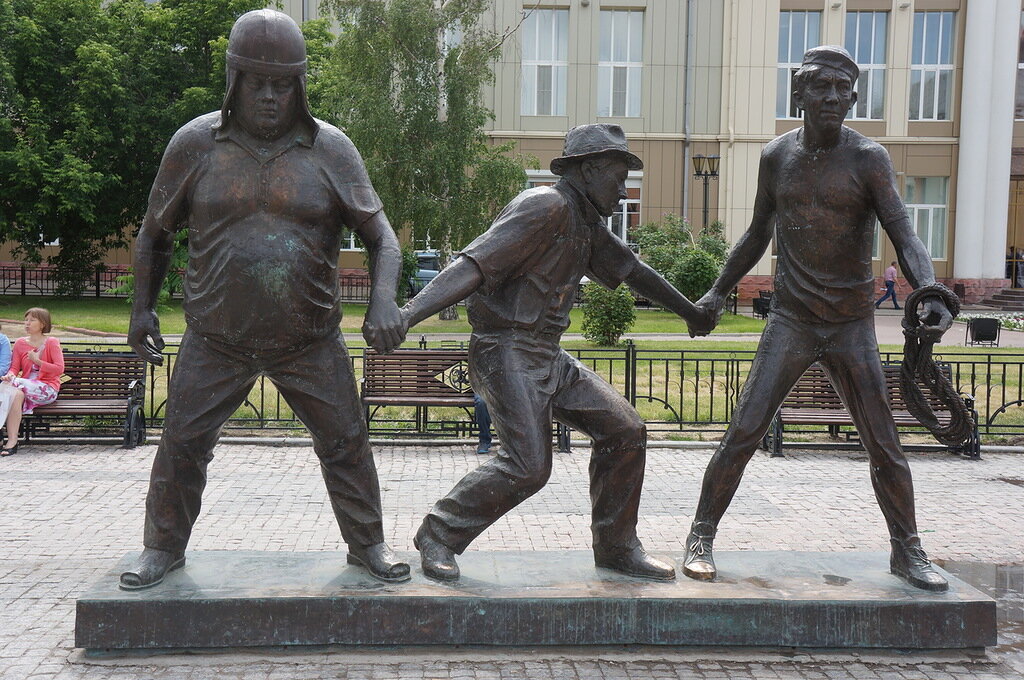 Необычные памятники в москве