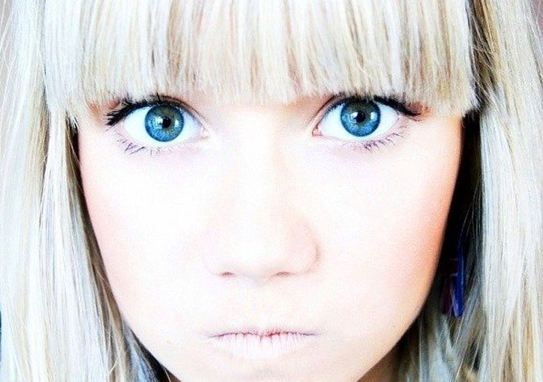 18 голубоглазая. Девушка с голубыми глазами.