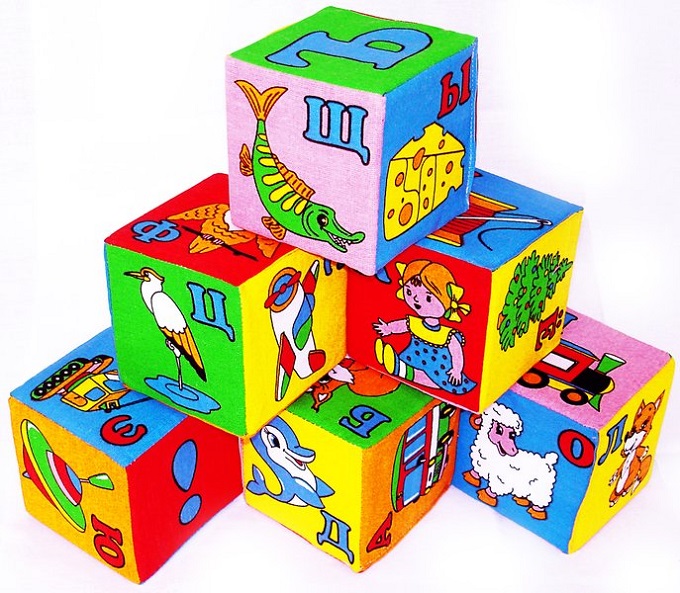 Картины из игральных кубиков