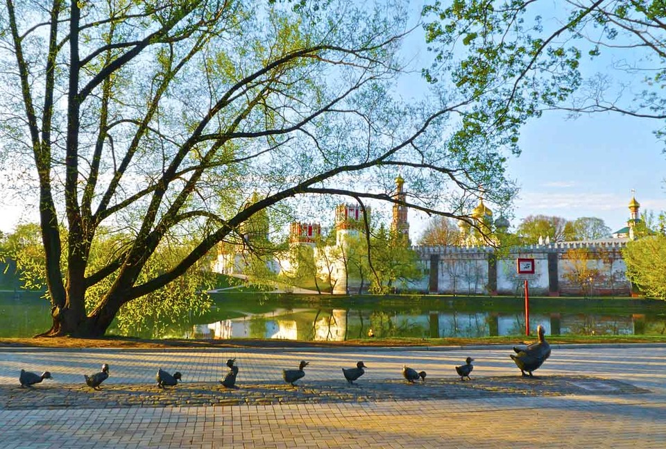 Апрель в городе. Весенний город. Парки в городе.