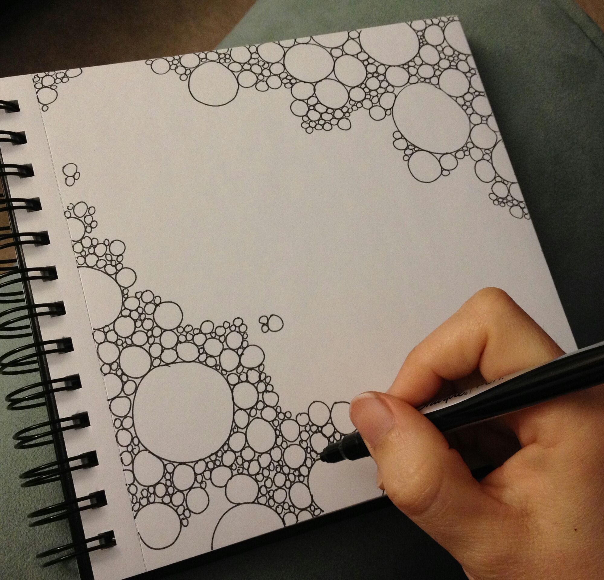 Рисунки в блокнотик. Идеи для рисунков. Идеи для простых рисунков. Идеи рисунков для скетчбука. Рисунки для скетчбука простым карандашом.