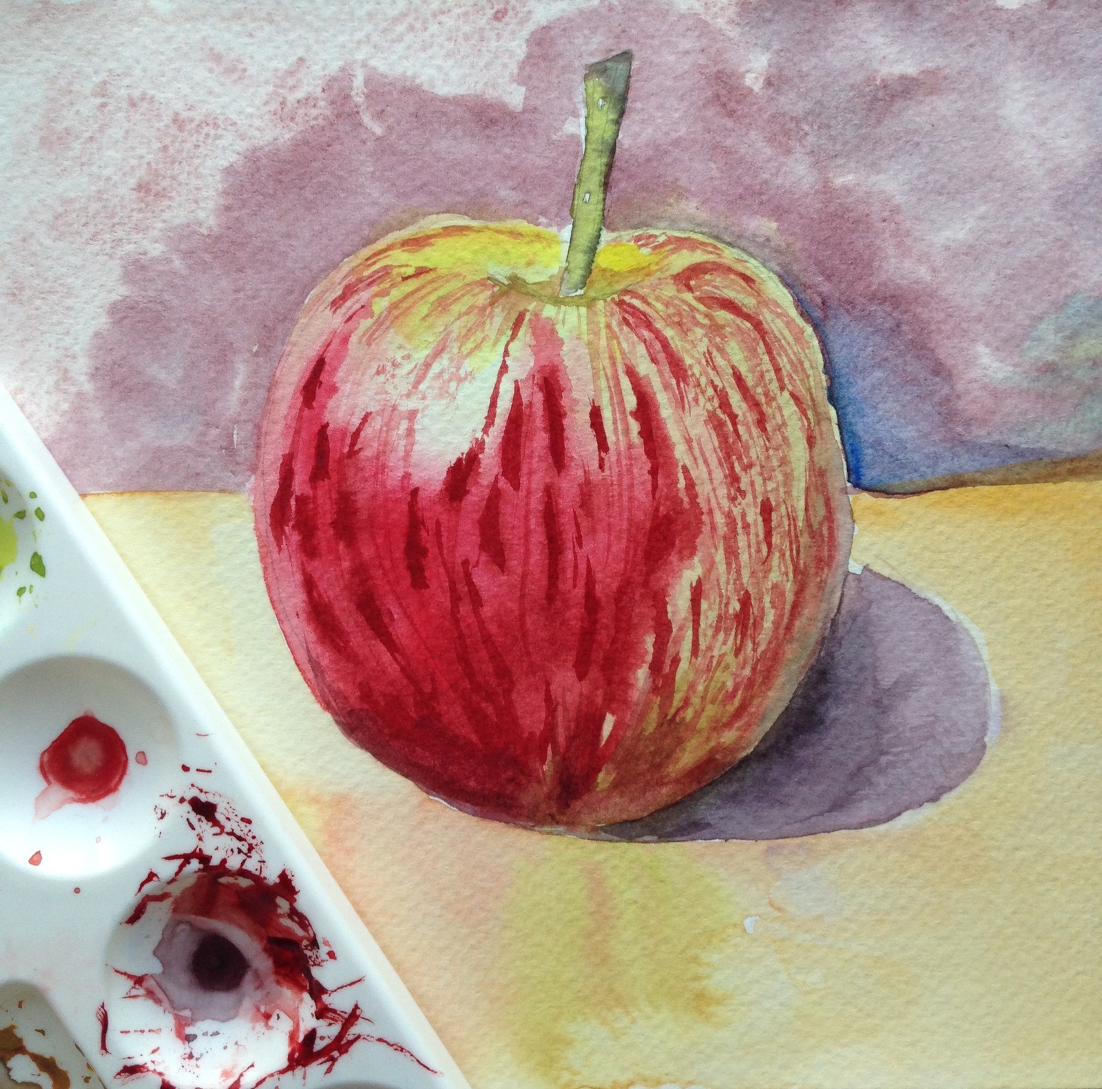 Рисование яблока акварельными красками