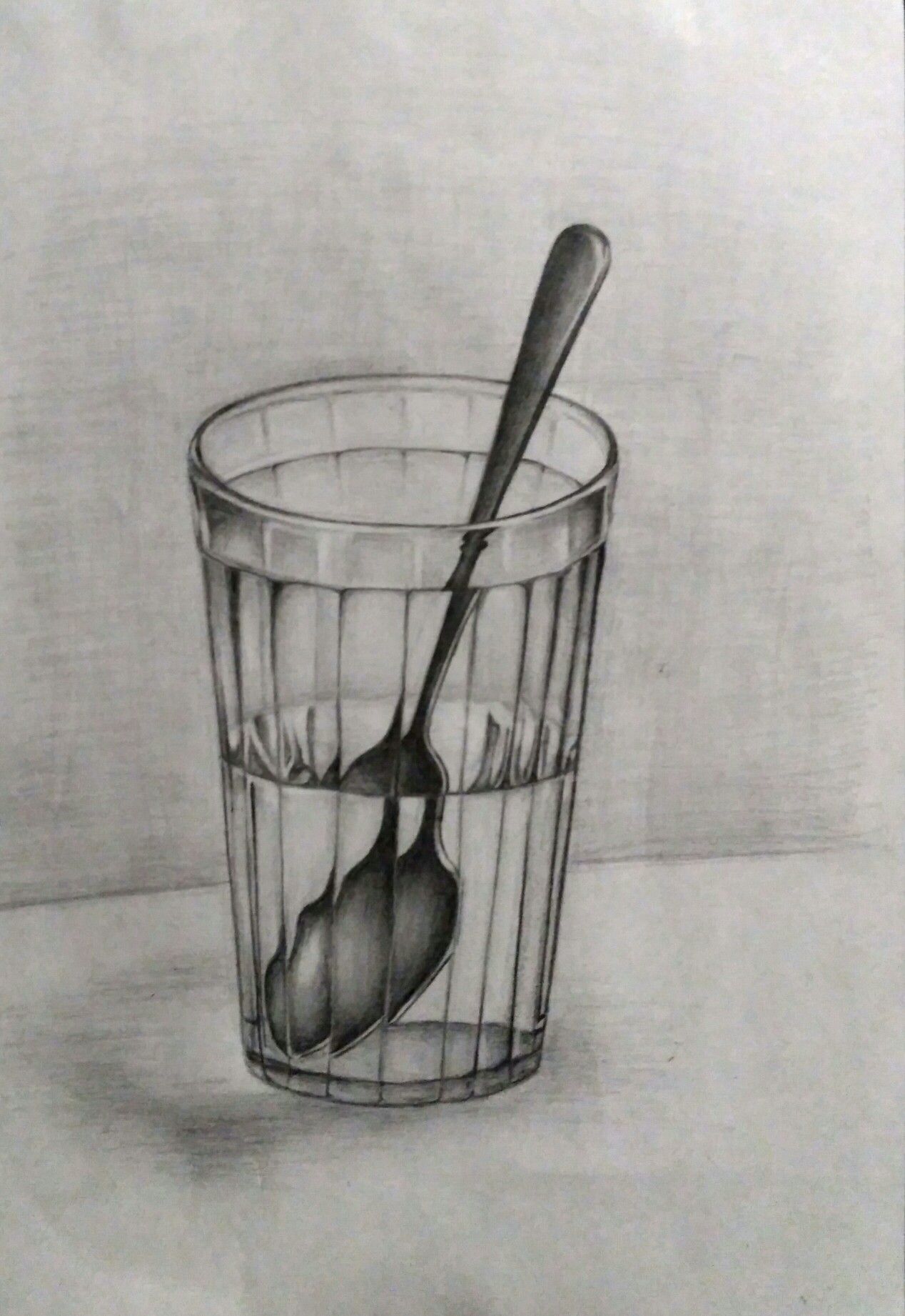 Стакан воды карандашом. Стакан рисунок. Зарисовки предметов. Стакан рисунок карандашом. Стеклянный стакан карандашом.