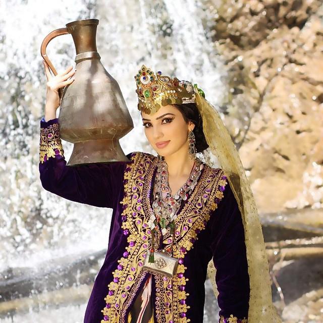 Одежда таджикских девушек