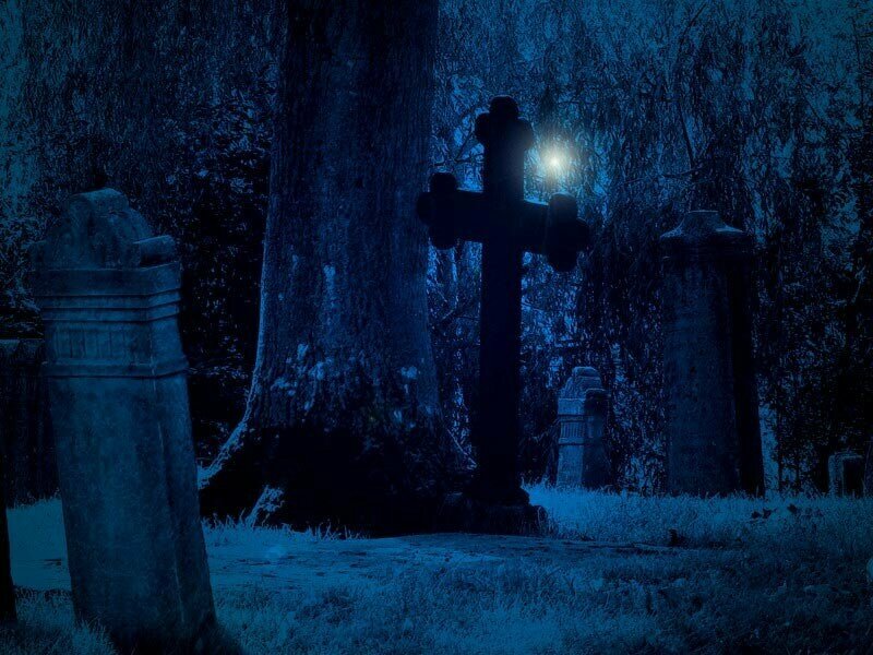 Похоронили ночью. Мистическое кладбище. Ночное кладбище. Кладбище ночью. Зимнее кладбище ночью.