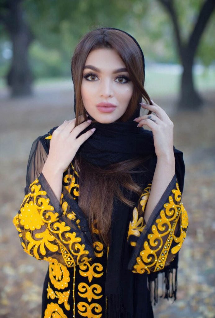 Стоковые фотографии по запросу Таджикистан девушка